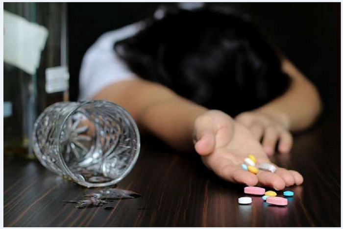 পরিবার থেকে টাকা না দিলে দেহ ব্যবসায় জড়িয়ে পড়ে মেয়েরা