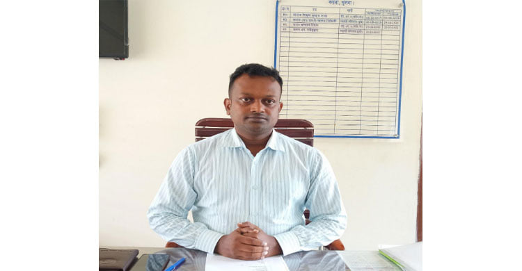 জনবান্ধব সেবায় বদলে গেল কয়রা ভূমি অফিস