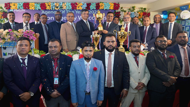 বাংলাদেশের সেরা এজেন্সি ২০২৫ এর সম্মাননা প্রদান করলো মেটলাইফ