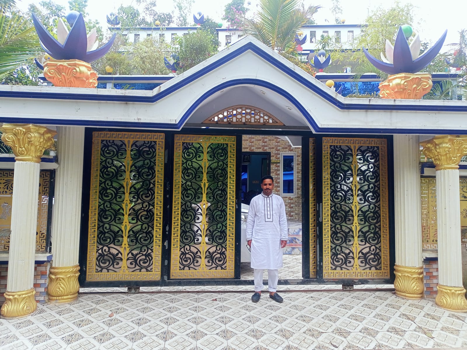 ২০ বছরের প্রবাস সংগ্রাম&mdash;আজ কোটিপতি, তবু হৃদয় জুড়ে মানুষের জন্য ভালোবাসা