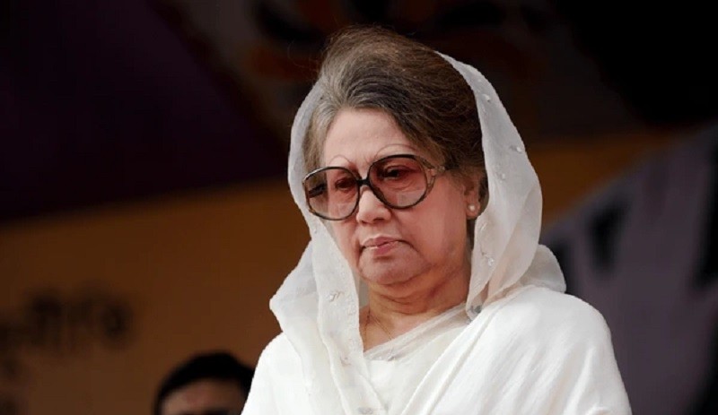 সেদিন সংবিধান ‘ছুড়ে ফেলা’ নিয়ে ঠিক যা বলেছিলেন খালেদা জিয়া