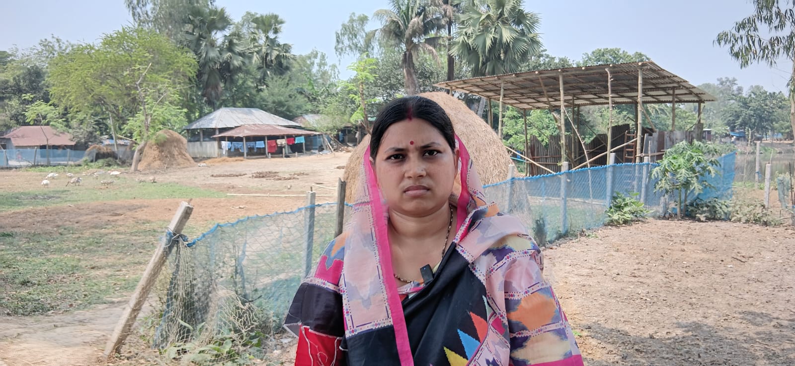 সিংড়ায় জমি নিয়ে দ্বন্দ্ব: গ্রাম্য সালিশ অমান্য করে ঘর নির্মাণ