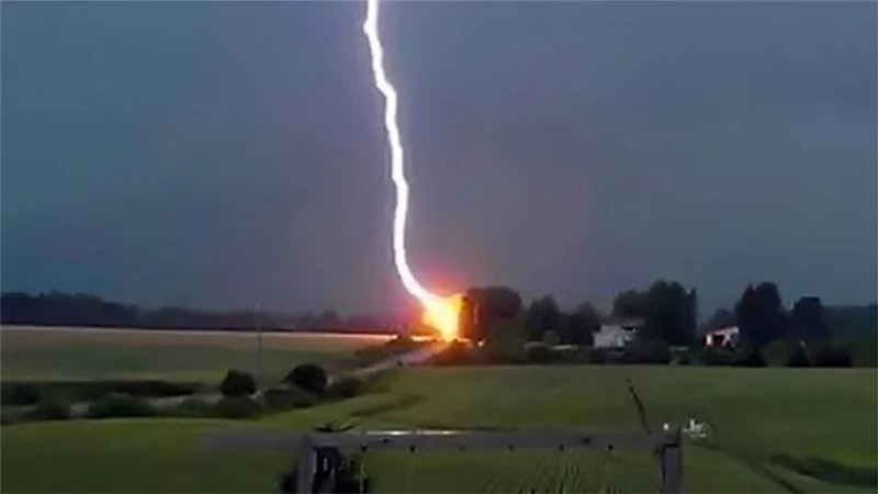 দেশে পাঁচ জেলায় বজ্রপাতে ১১ জনের মর্মান্তিক মৃত্যু