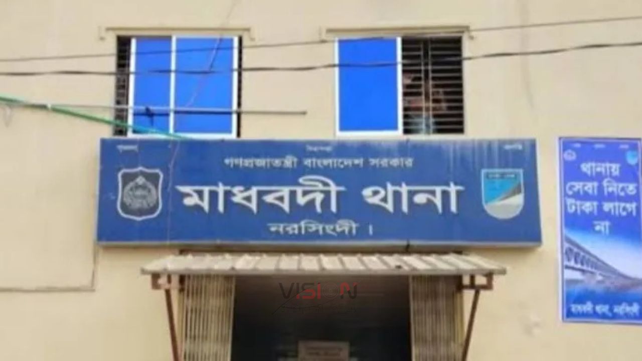 নরসিংদীতে প্রেমের জেরে রক্তাক্ত সংঘর্ষ: প্রেমিককে কুপিয়ে জখম, পাল্টা চার বাড়িতে অগ্নিসংযোগ