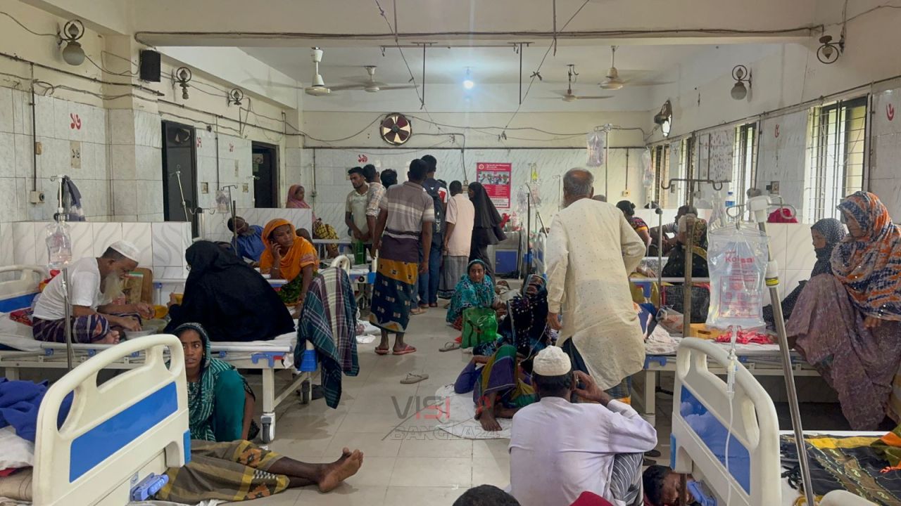 সিংড়ায় খাবার খেয়ে একসাথে অসুস্থ ৮ শ্রমিক, হাসপাতালে ভর্তি