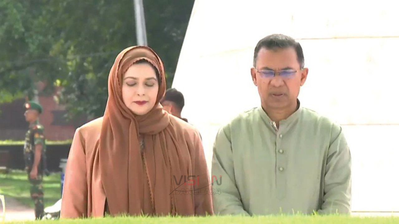 বাবা-মা-ভাইয়ের কবর জিয়ারত করলেন প্রধানমন্ত্রী