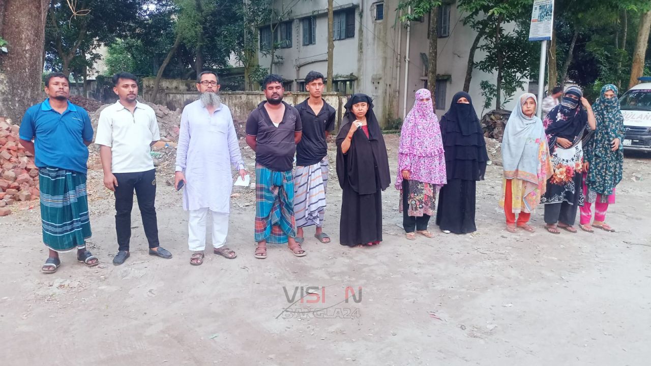 মাধবদীতে প্রবাসীর বাড়িতে ৪-৫ লাখ টাকা চাঁদার দাবিতে সন্ত্রাসী হামলা, নারীসহ আহত ১২