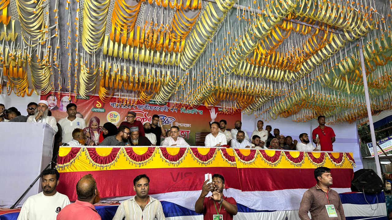 সিংগাইরে বিএনপির প্রতিষ্ঠাবার্ষিকীতে নেতাকর্মীদের ঢল
