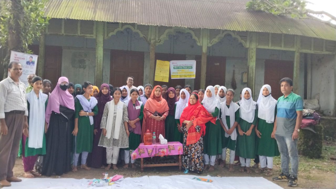 ময়মনসিংহের গৌরীপুরে ব্র্যাকের ‘স্বপ্নসারথি’ জীবন দক্ষতা সেশন পরিদর্শন ইউএনও