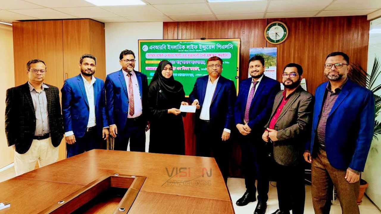 ৫ লাখ ৫১ হাজার ১৫০ টাকার বীমা দাবির চেক হস্তান্তর করলো এনআরবি ইসলামিক লাইফ ইন্স্যুরেন্স