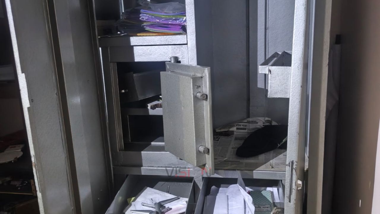 সরাইলে বসতবাড়িতে চুরি ও মালামাল লুটপাট 