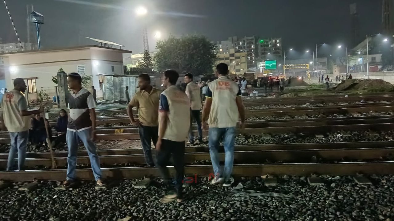 কমলাপুর রেলস্টেশনে নিরাপত্তা জোরদারে যৌথ অভিযান