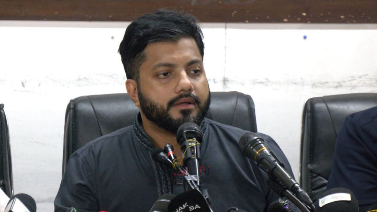 ইশরাকের পদত্যাগপত্র গ্রহণ, প্রজ্ঞাপন জারি