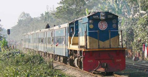 শ্রীপুরে ট্রেনের ধাক্কায় যুবক নিহত