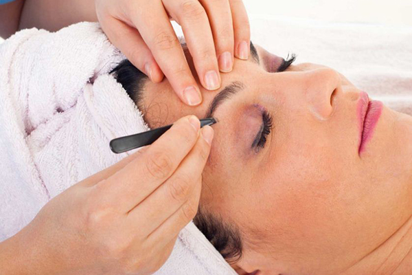 পার্লারের আড়ালে দেহব্যবসা!