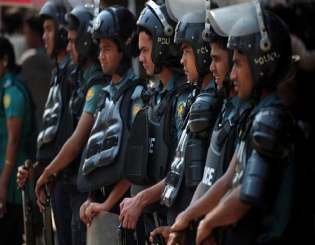 দেশজুড়ে সতর্কাবস্থানে পুলিশ, বাতিল ছুটি