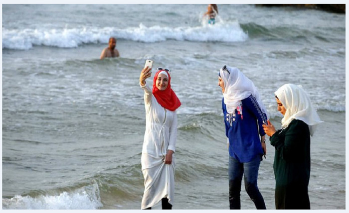 নারী পর্যটক টানতে ভিসা ব্যবস্থা সহজ করলো সৌদি