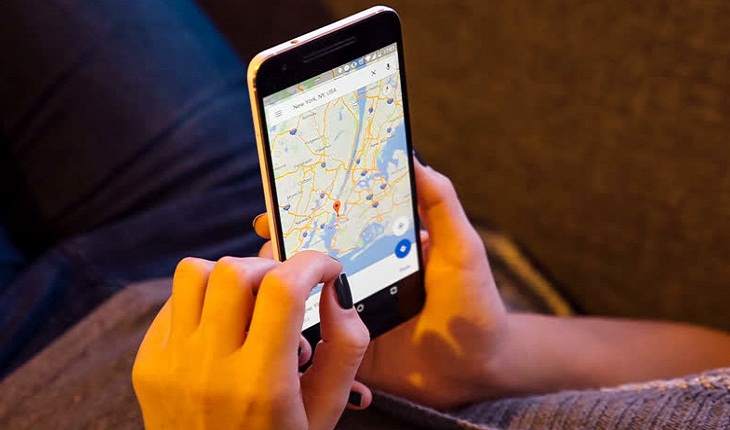 স্মার্টফোন বাঁচালো তরুণীকে