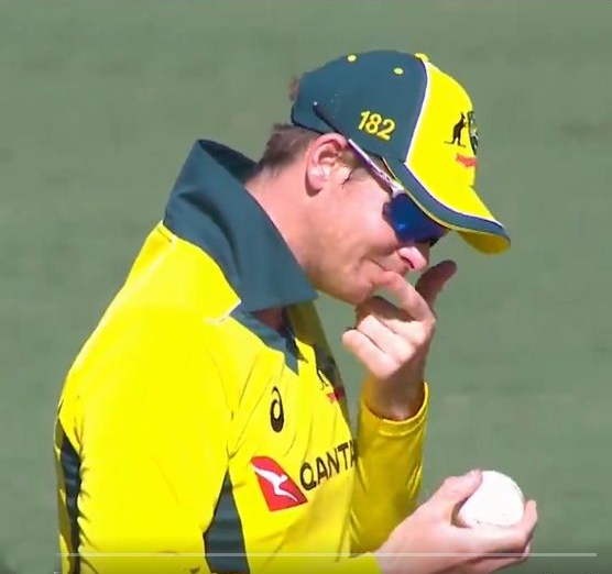 স্মিথের বিরুদ্ধে বল বিকৃতির অভিযোগ