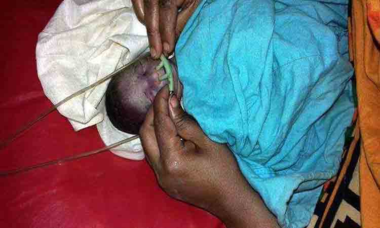 রাজশাহীতে শপিং ব্যাগে শিশুকে ফেলে চলে গেছে মা