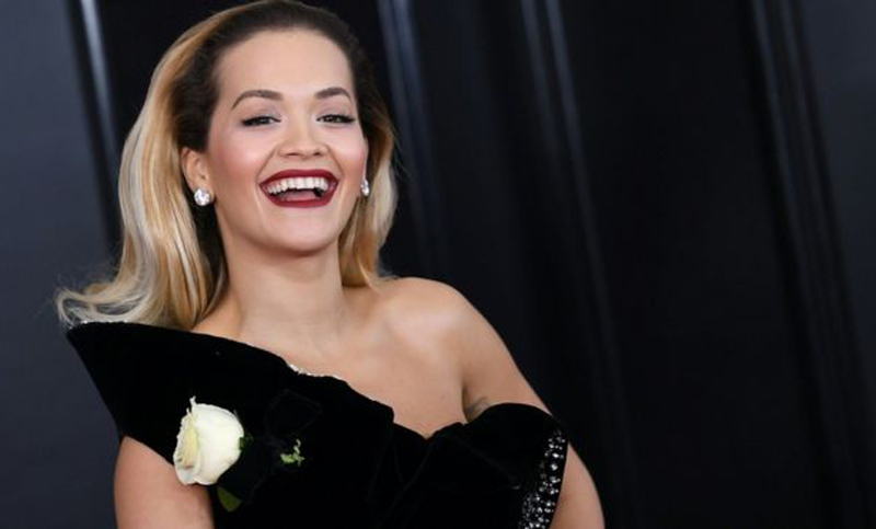 ব্রিট অ্যাওয়ার্ডে সাদা গোলাপের প্রতিবাদ