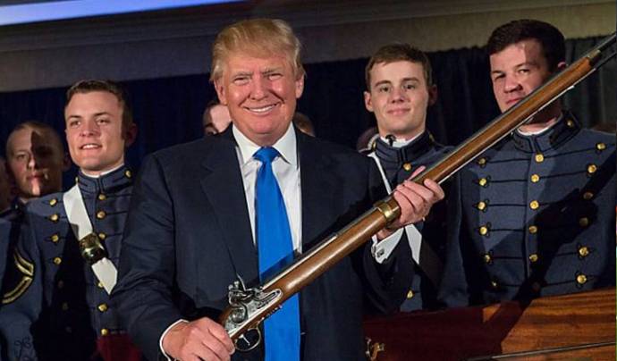 আগ্নেয়াস্ত্র বিক্রি নিষিদ্ধের পথে এক ধাপ এগোলেন ট্রাম্প