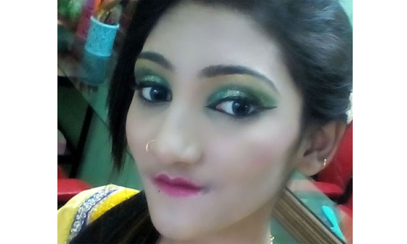 বাবার অ্যাসিডে জীবন বাঁচলেও ১৭ বছর পর আত্মহত্যা করলেন বাবলী