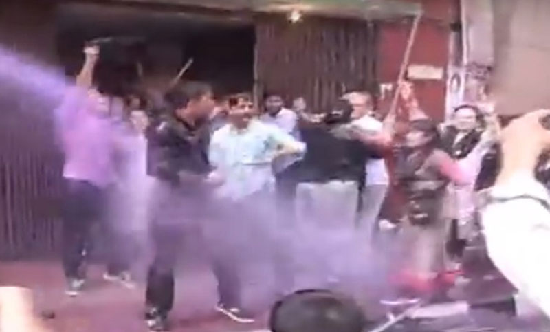 রঙিন পানিতে ভিজতে হয়েছে মির্জা ফখরুলকেও