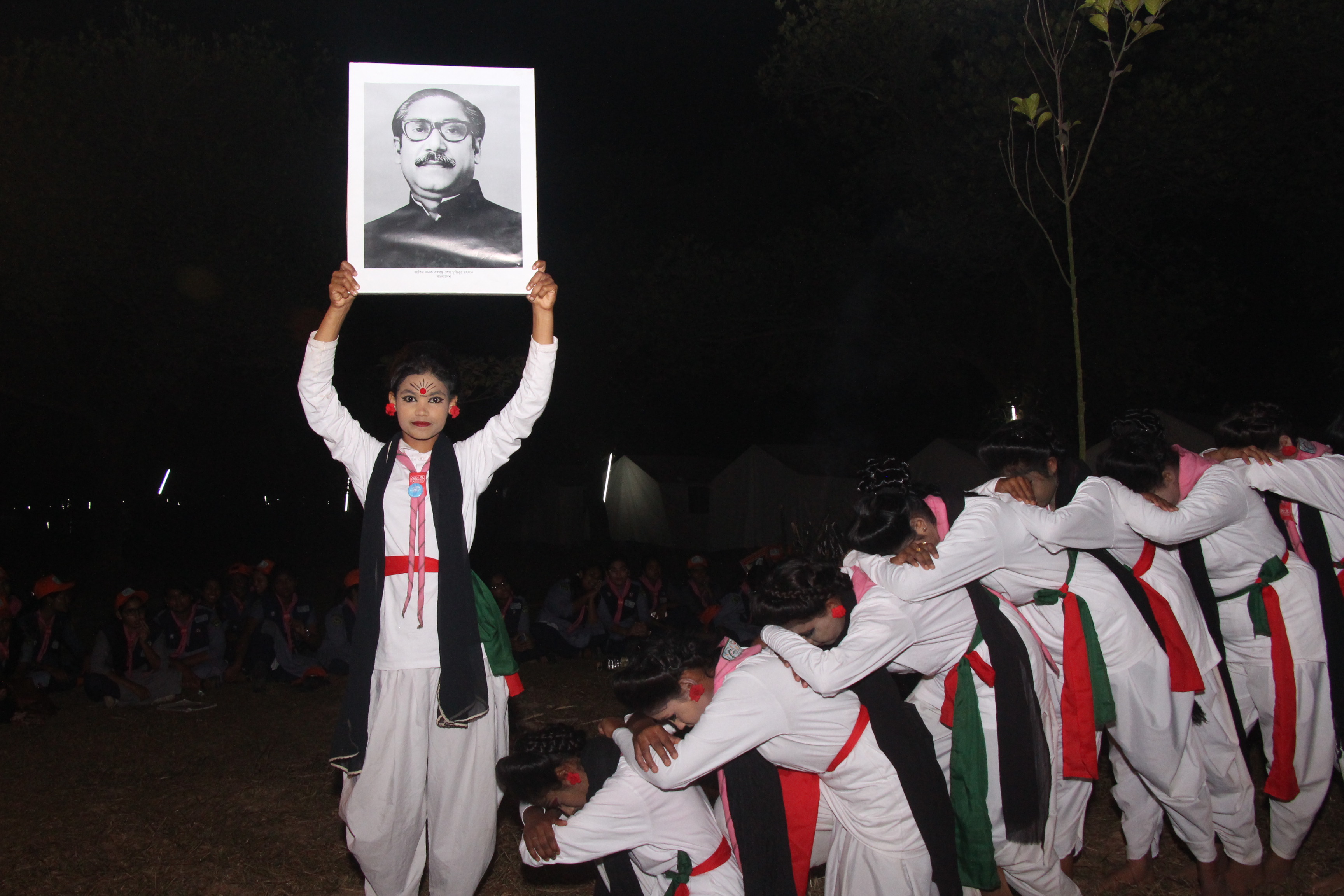 নাচে-গানে উল্লাসে গ্রান্ড ক্যাম্প ফায়ার উপভোগ করলো স্কাউটরা