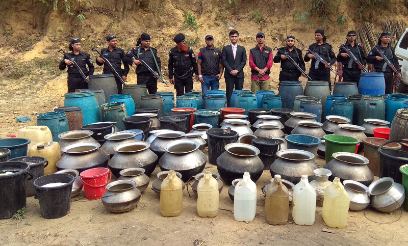 চকরিয়ায় ৪ কোটি টাকার দেশীয় মদসহ আটক ১