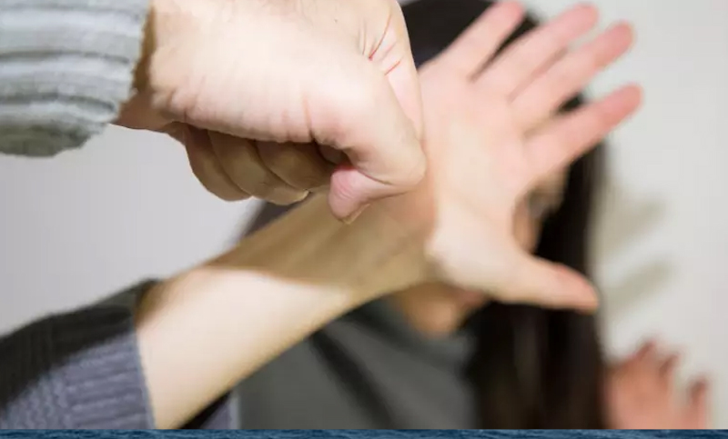 অস্ট্রেলিয়ায় ৬ জনে একজন নারী সঙ্গীর হাতে নিপীড়িত!