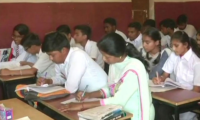 ছেলের সঙ্গেই মাধ্যমিক পরীক্ষা দিচ্ছেন ৪৪ বছরের নারী!