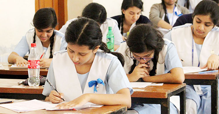 উদ্বেগ এখন এইচএসসি ও সমমানের পরীক্ষা ঘিরে