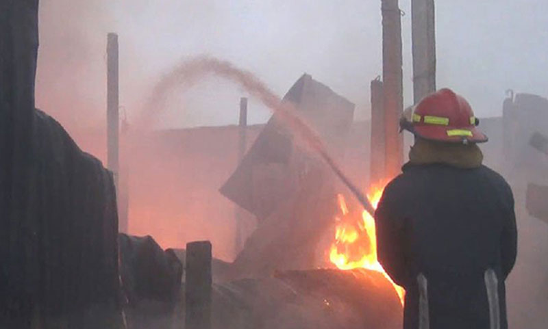 সৈয়দপুরে বস্তার গোডাউনে অগ্নিকাণ্ড