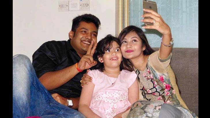 লিফটে আটকে মা-বাবার সামনে প্রাণ গেল ছোট্ট আলভিরার