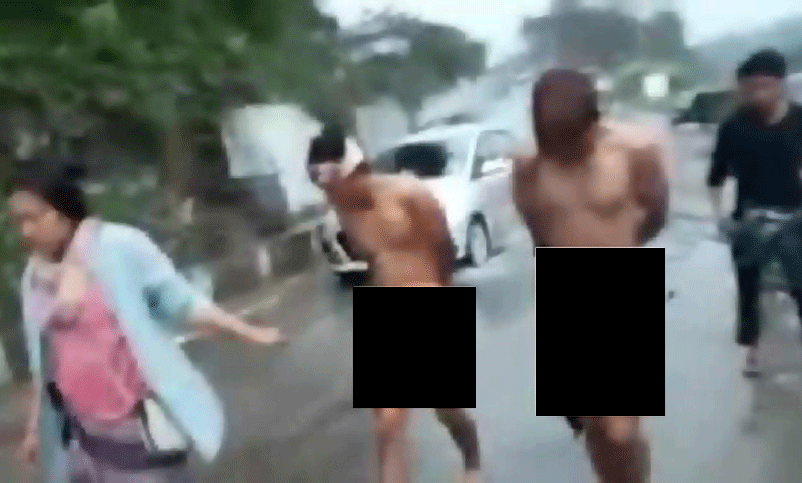 ভারতে দু’জন ধর্ষককে নগ্ন করে রাস্তায় ঘুরিয়েছে নারীরা