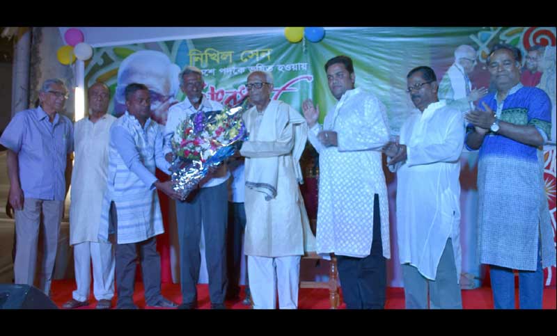 একুশে পদকপ্রাপ্ত নিখিল সেনকে বরিশাল প্রেসক্লাবের সংবর্ধনা