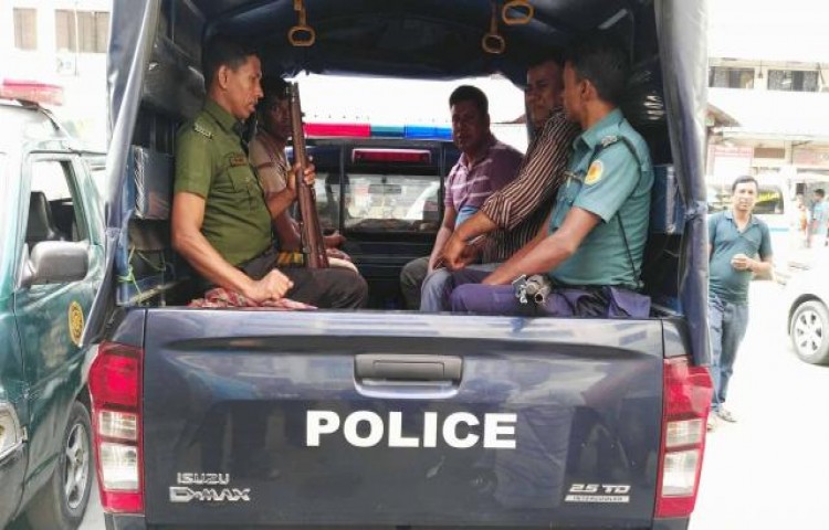 দুই ভুয়া পুলিশ ‍আর রিকশাওলার কাণ্ড…