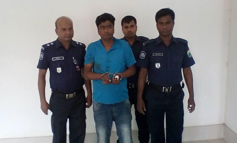 বেড়ায় শীর্ষ সন্ত্রাসী, অপহরণকারী বাহিনীর প্রধান ফজর আলী গ্রেপ্তার