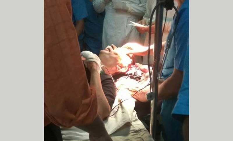 হামলকারীকে মারতে নিষেধ করেছেন জাফর ইকবাল