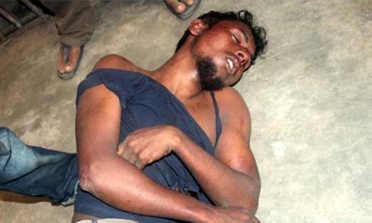 জাফর ইকবালকে ছুরিকাঘাতকারীকে র‌্যাবে হস্তান্তর