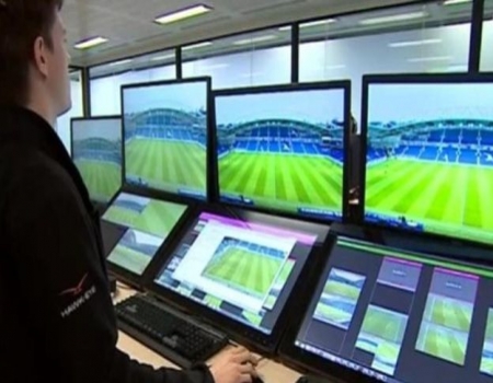 ক্রিকেটের মতো ভিডিও রেফারি হবে ফুটবল মাঠেও