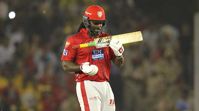 উপেক্ষার জবাব ব্যাটেই দিলেন গেইল