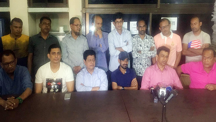 চলচ্চিত্র পুরস্কার নিয়ে বিতর্ক, আন্দোলনে নামছে পরিবার