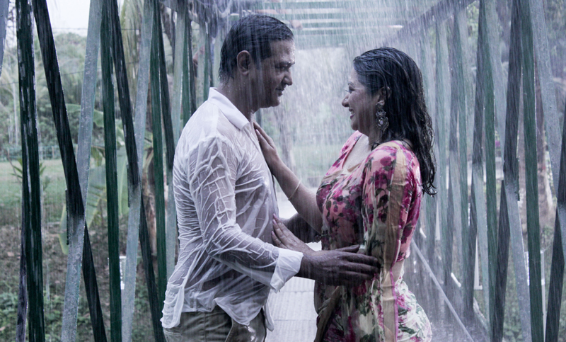 অসময়ে বৃষ্টিতে ভিজলেন আসিফ-আঁখি