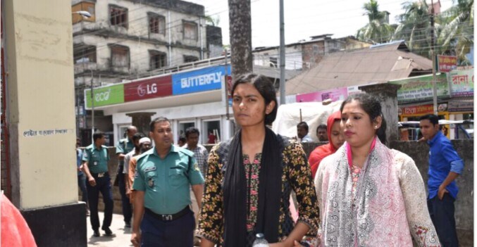 বরিশালে ডাঃ মনীষা চক্রবর্তীর জামিন শুনানিতে ৫০ আইনজীবী, হল না জামিন