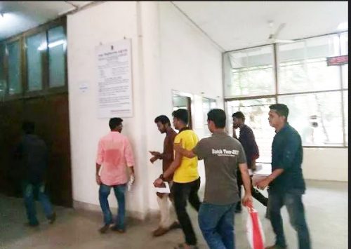 ঢাবির ৩ নেতাকে ছেড়ে দিয়েছে ডিবি ‘আমাদের চোখ বেঁধে তুলে নেয়া হয়েছিলো’