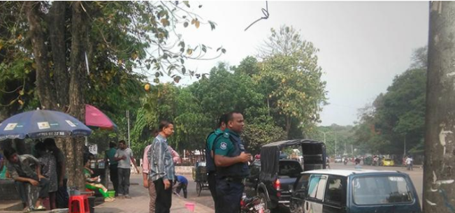 ঢাবি ক্যাম্পাসে থমথমে অবস্থা: মোড়ে মোড়ে পুলিশ