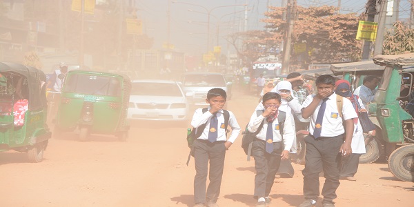 বায়ু দূষণ নিয়ন্ত্রণে ঢাকায় রোড সুইপার