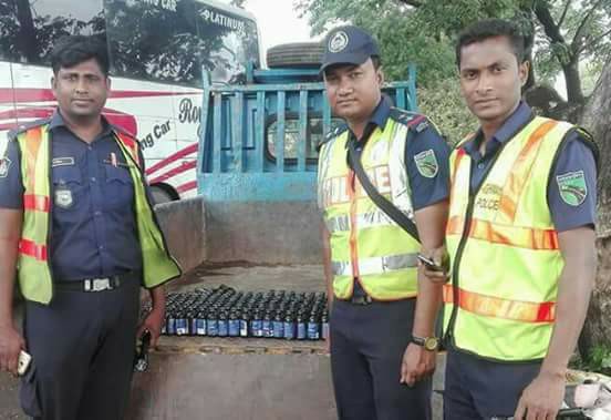 গজারিয়ায় ঢাকা-চট্টগ্রাম মহাসড়ক থেকে ১৯০ বোতল ফেন্সিডিল উদ্ধার